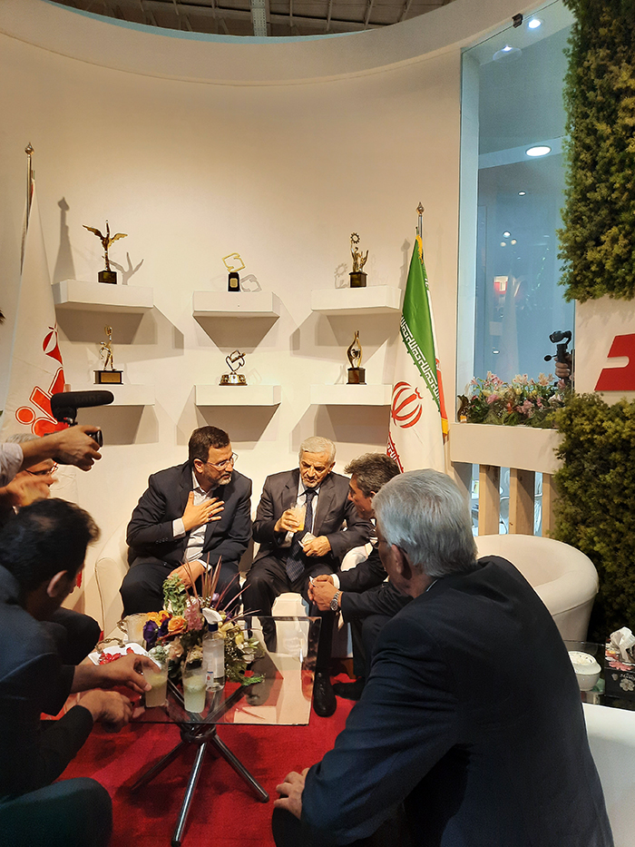 نمایشگاه اگروفود 1402 با حضور رب دلند